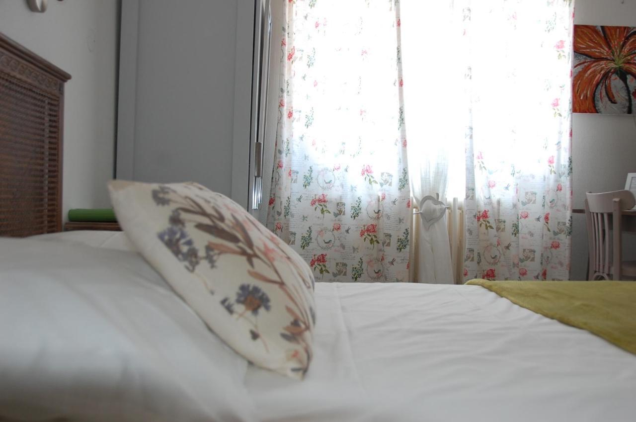 Le Pont De La Loire Bed & Breakfast บูร์บง-ล็องซี ภายนอก รูปภาพ