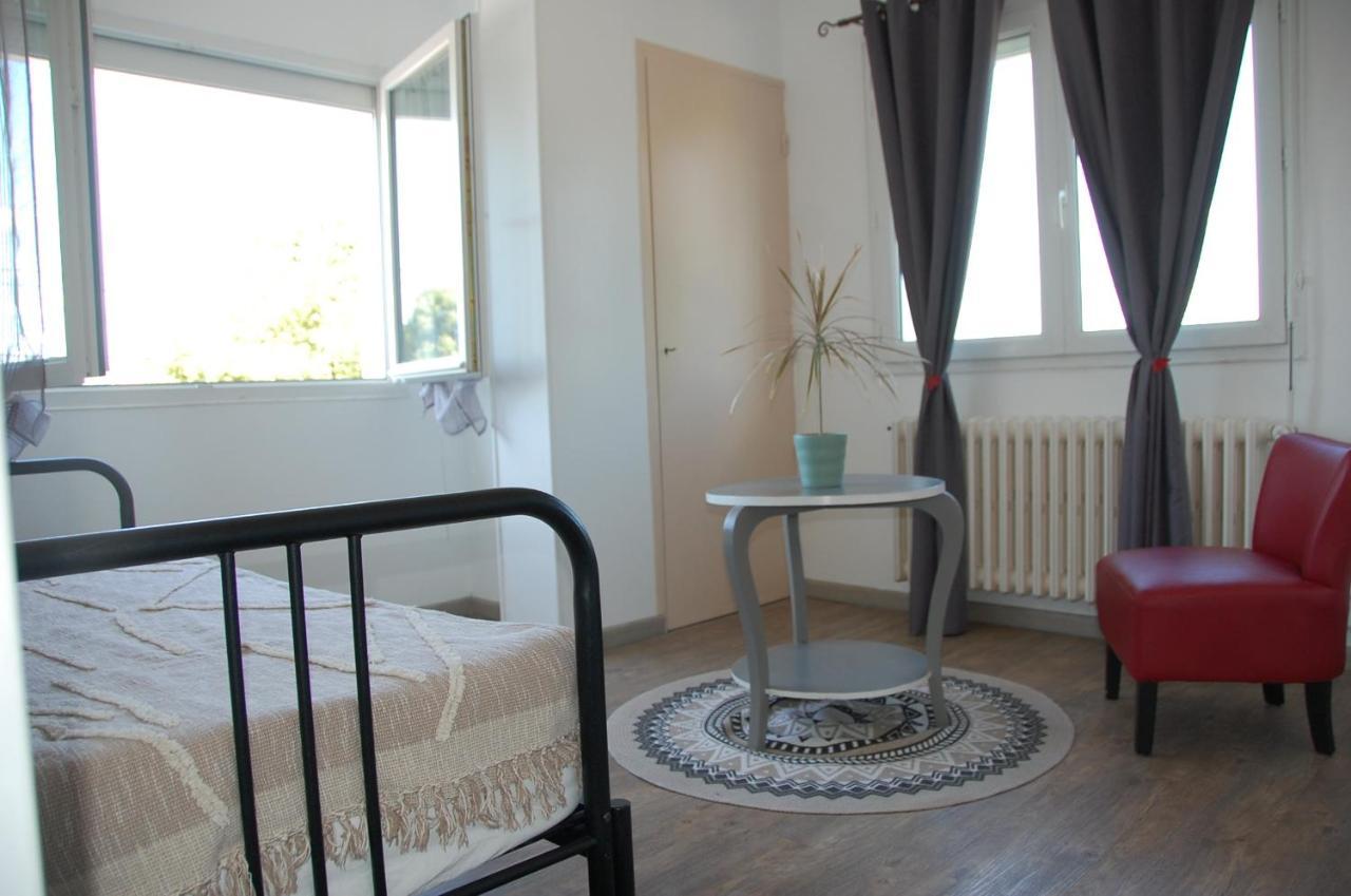 Le Pont De La Loire Bed & Breakfast บูร์บง-ล็องซี ภายนอก รูปภาพ