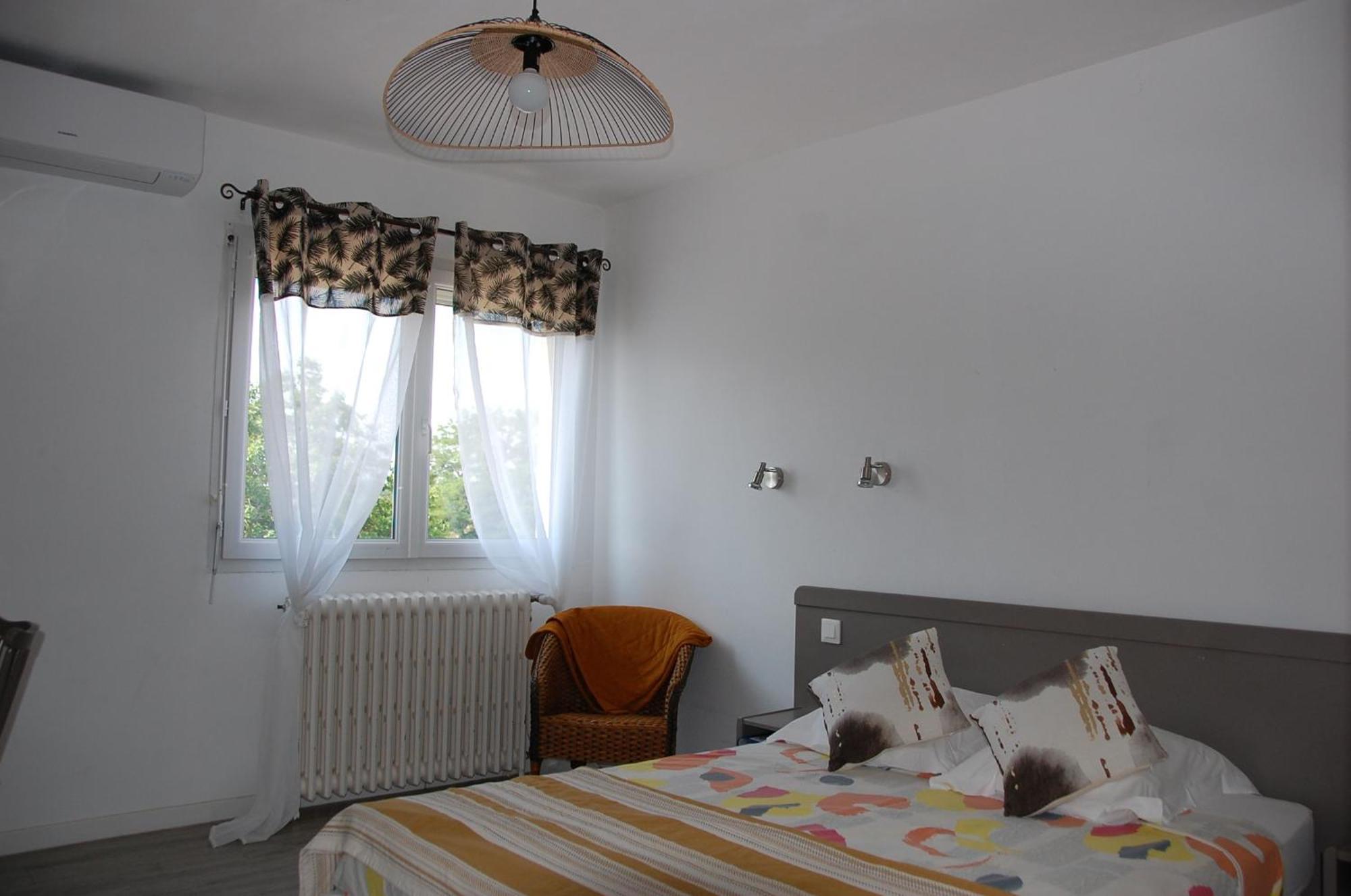 Le Pont De La Loire Bed & Breakfast บูร์บง-ล็องซี ภายนอก รูปภาพ