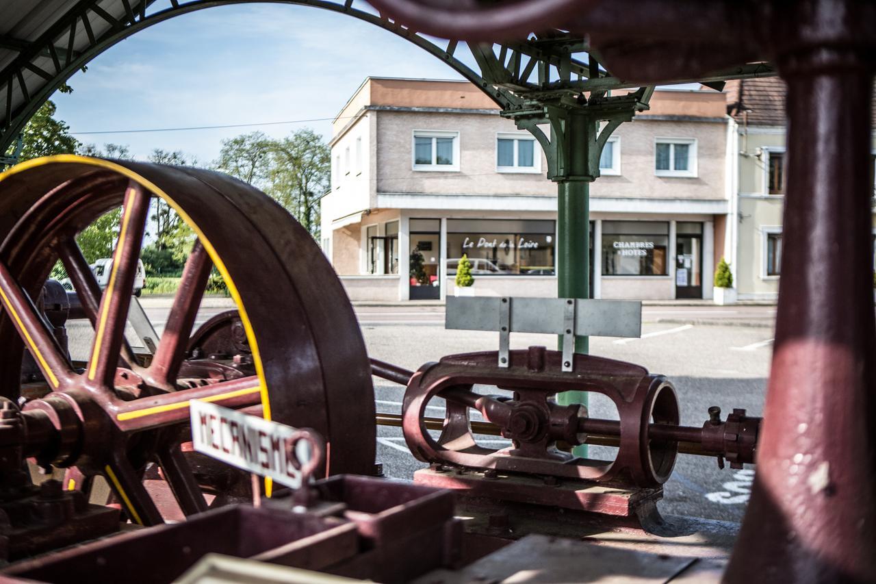 Le Pont De La Loire Bed & Breakfast บูร์บง-ล็องซี ภายนอก รูปภาพ